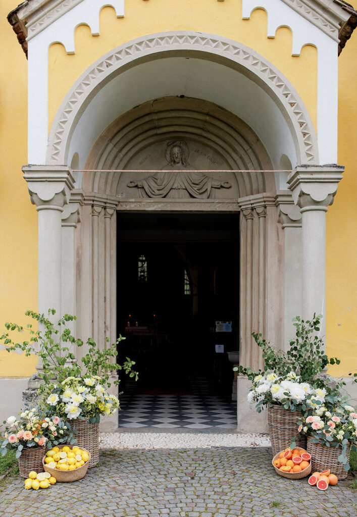 Decorazioni floreali per il Matrimonio nella chiesa di San Valentino a Merano