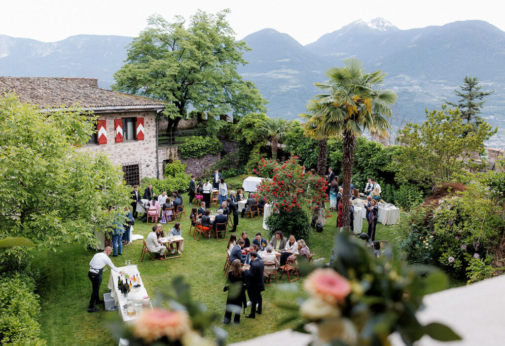 Aperitvo nel giardino di Castel Fragsburg