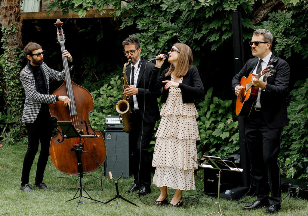 band musicale durante l'aperitivo